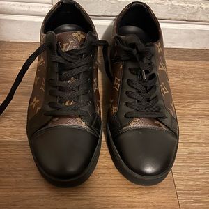 Louis Vuitton sneaker size 8 US
